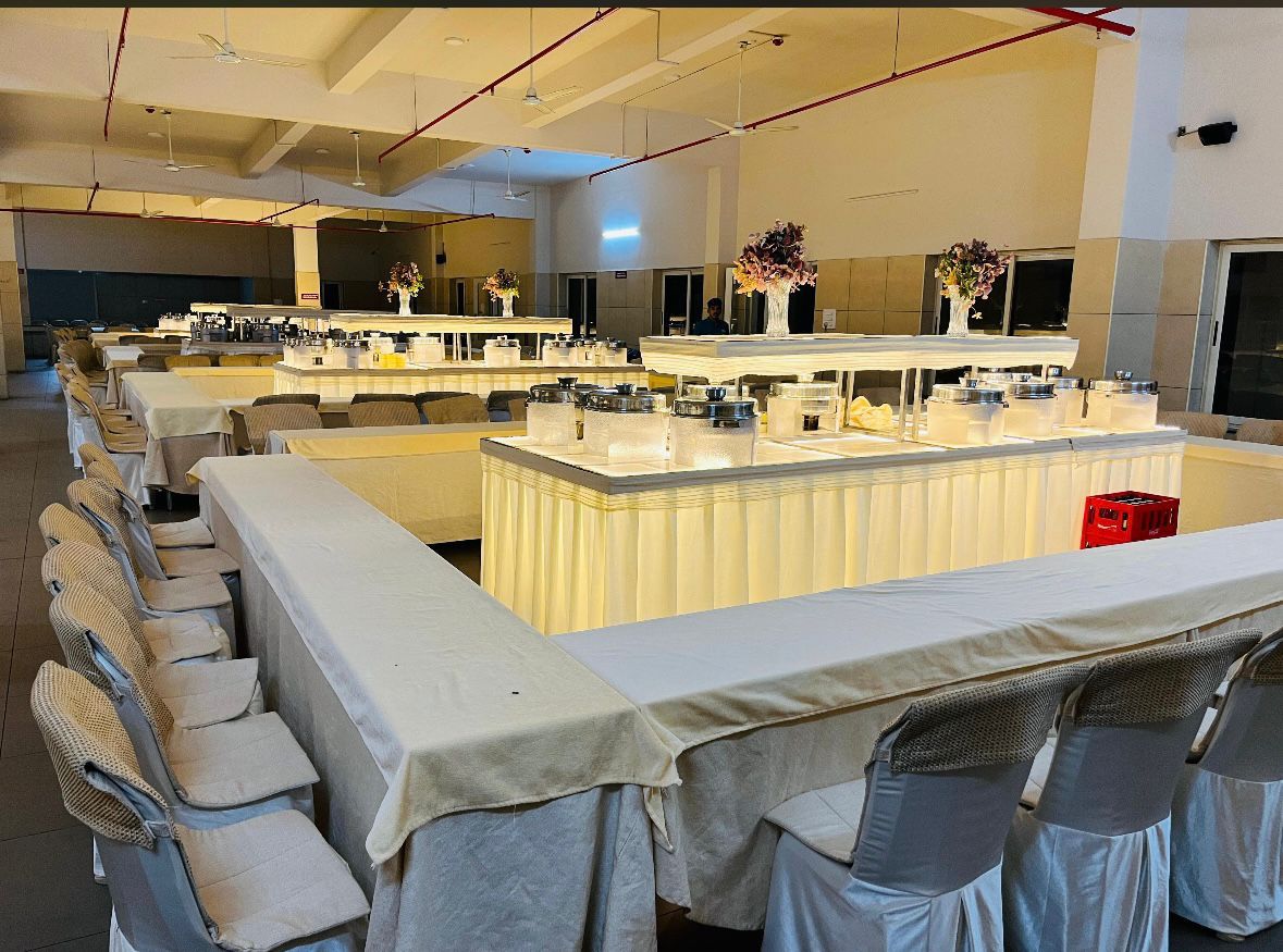 Elegantly plated fine dining catering by Henza Events Kerala